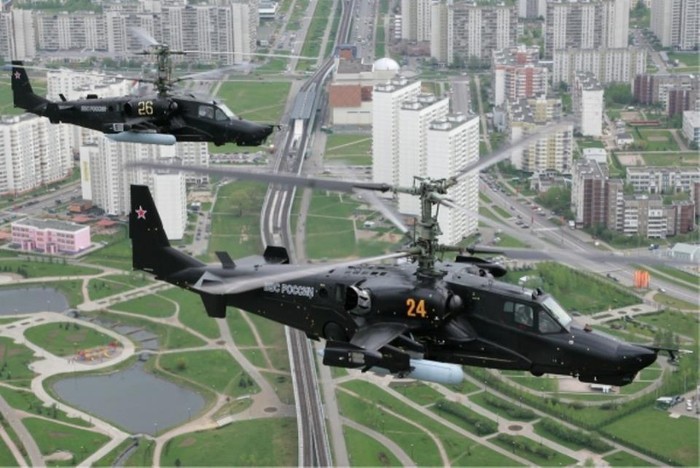 Ka-50 Black Shark có 4 mấu treo vũ khí với tổng cộng 2.300 kg tải trọng có thể mang theo.